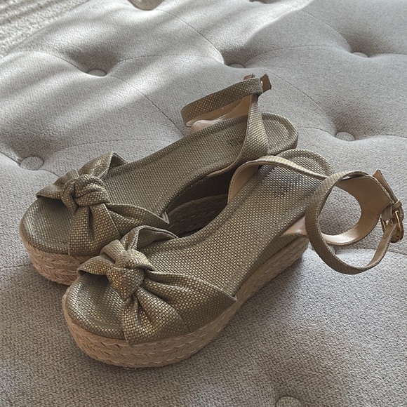 Michael Kors Gold Espadrille Wedges Sz 8 - Picture 1 of 10